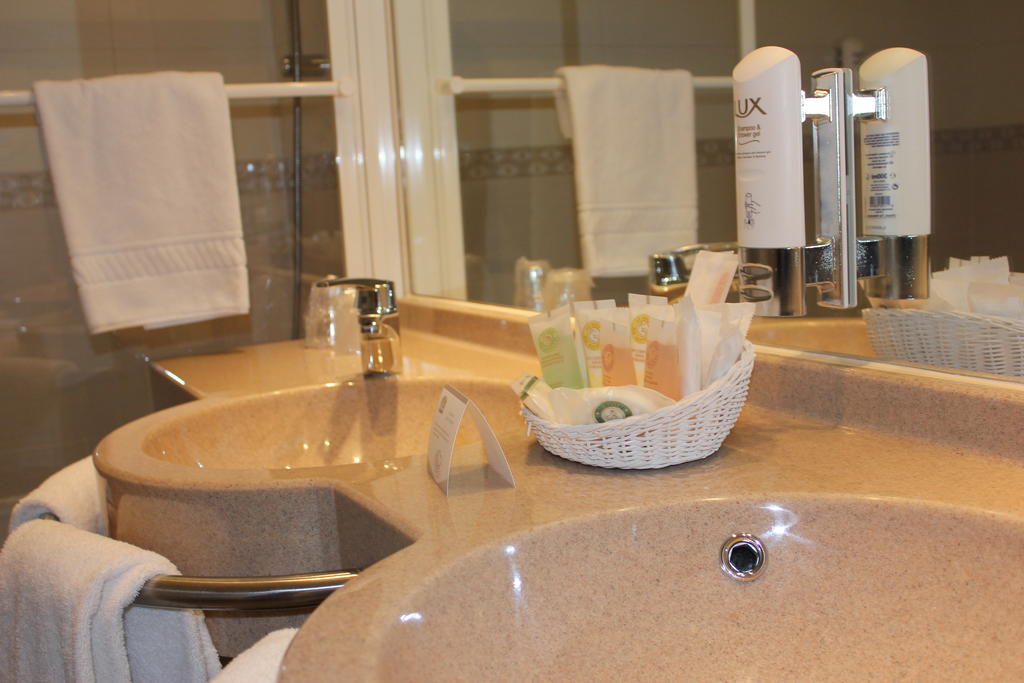 Best Western Plus Hotel Malherbe Caen Habitación foto